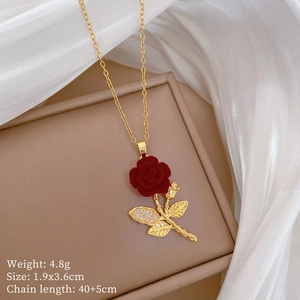 Detail of red rose pendant with gold leaves, showing 1.9x3.6cm size and 40+5cm chain specs