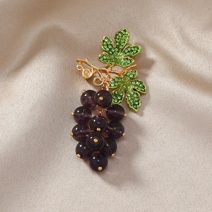 Creative purple grape cluster brooch with green leaves and rhinestones on beige silk