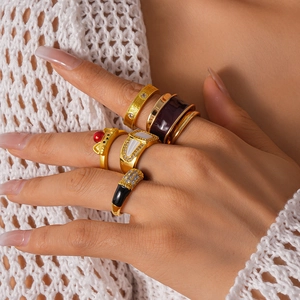 Retro gold plated ring set with Hello Kitty motif and crystal accents on a female hand