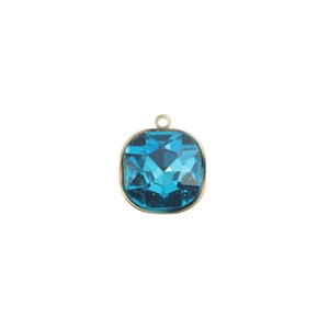 Vue détaillée du pendentif carré en pierre de naissance bleue et bordure en acier doré