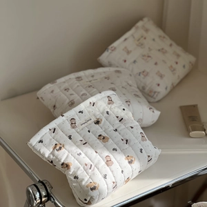 Quilted cotton makeup bag set with brown cartoon bear prints and simple wish label