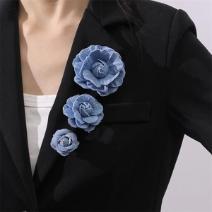 Handmade Denim Camellia Flower Brooch Elegant Blue Rose Fabric Corsage Pin For Women Fashion Suit Clothing Decor Accessories