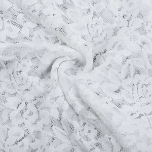 Détail de la texture de dentelle florale blanche avec broderie fine en maille