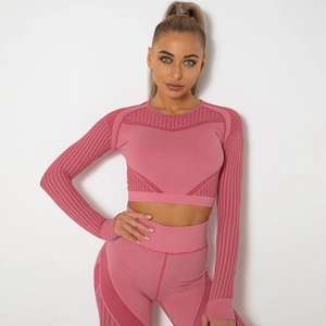 Détails de l'ensemble de yoga sans couture rose avec maille respirante et texture côtelée
