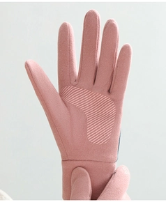 Detailansicht rosa Winterhandschuhe mit wellenförmiger Anti-Rutsch-Beschichtung an der Handfläche