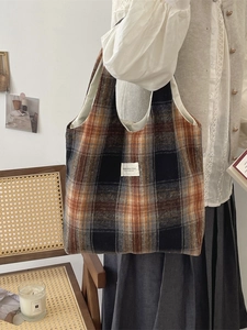 Grande borsa shopping in lana a quadri retrò per studenti e moda vintage campus