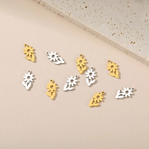 Polished stainless steel flower pendants in gold and silver for DIY jewelry making