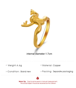 Detailed view of creative golden frog copper ring with inner diameter and weight specs