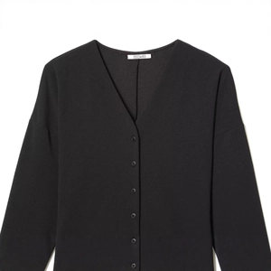 Damen V-Ausschnitt Strickjacke in Schwarz mit Knopfleiste und feiner Textur
