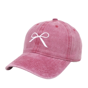 Casquette de baseball en coton lavé rose vintage avec broderie nœud blanc élégante