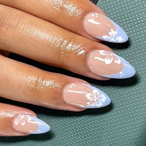 Almond Fake Nails Blue French White Flower Pattern Detachable Press On Nails Elegant Fresh Style For Women
