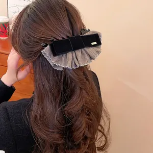 Pince à cheveux élégante en velours noir avec dentelle beige pour femme