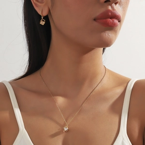 Geometrischer Würfel Halskette Und Ohrringe 18K Vergoldeter Edelstahl Zirkonia Modeschmuck Für Damen