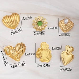 Collection de boucles d'oreilles vintage cœur et perles avec mesures de taille