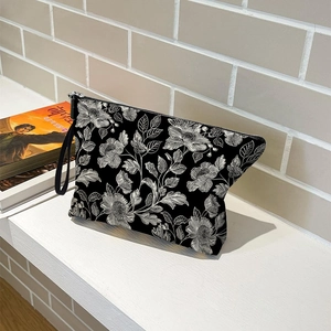 Trousse à maquillage portable à imprimé floral noir et blanc avec poignée pratique