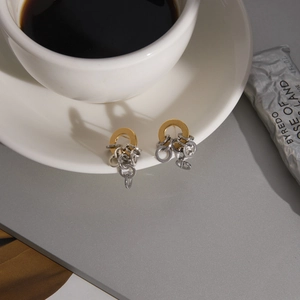 Boucles d'oreilles minimalistes bicolores en or 18K et argent avec pampilles sur tasse