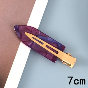 Detailed top view of 7cm purple marble acetate hair clip with golden metal base