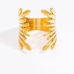 Detailed view of the 18k gold-plated stainless steel ring with a feather wing design
