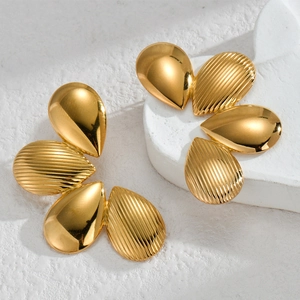 French vintage gold flower stud earrings with alternating smooth and striped metal petals