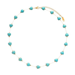 Collier géométrique vintage avec cœur en turquoise et chaîne à billes dorées