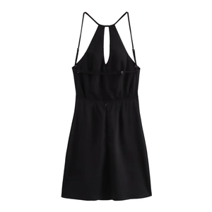 Robe courte noire sexy dos nu avec encolure licou et découpes élégantes