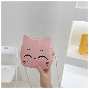 Detail of pink cat crossbody bag with heart zipper and silver chain strap for kids