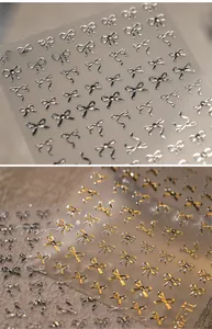 Détail macro d'autocollants 5D gaufrés pour ongles papillon en finitions or et argent