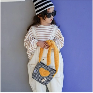 Sac bandoulière enfant pied-de-poule avec bandoulière peluche jaune et ours mignon