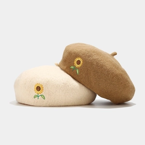Retro embroidered sunflower wool beret in cream and camel tones for casual style