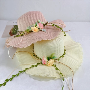Women Straw Sun Hat Wide Brim Floral Decor Scalloped Edge Foldable Summer Beach Vacation Holiday Fashionable Breathable