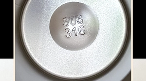 Detailed macro view showing the high-quality SUS 316 stainless steel mark on the inner bottle