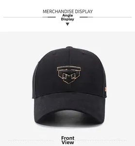 Vue de face d'une casquette noire en coton avec logo géométrique brodé en relief 3D