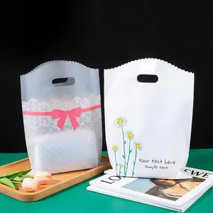 Thickened plastic gift bags with white lace and daisy patterns for boutiques and cosmetics