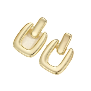Orecchini a forma di U in oro geometrico minimalista con finitura lucida su bianco