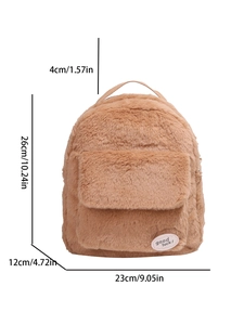 Mochila de felpa marrón con dimensiones, altura 26 cm y anchura 23 cm, frontal