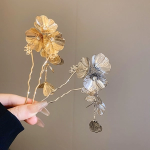 Close-up of gold and silver flower hairpins with crystals and wavy anti-slip design