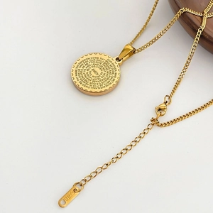 Elegant 18K gold-plated stainless steel necklace with engraved zircon round pendant