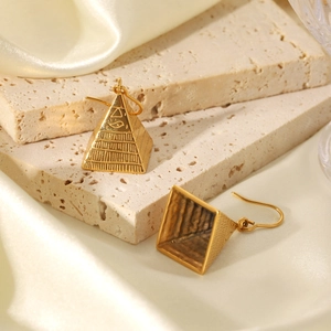 Vintage 18K gold textured pyramid stud earrings for women with Horus eye relief