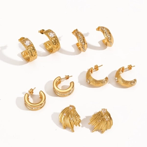 Boucles d'oreilles vintage françaises en forme de C en acier titane doré et zircone