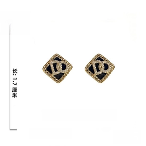 Détails des boucles d'oreilles dorées géométriques, taille 1,7 cm et poids 6,2 g