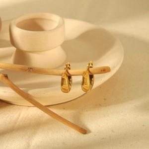 Élégantes boucles d'oreilles créoles vase en acier inoxydable plaqué or 18 carats pour femme