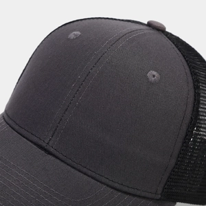 Casquette trucker classique gris foncé et noir avec coutures de qualité et filet arrière