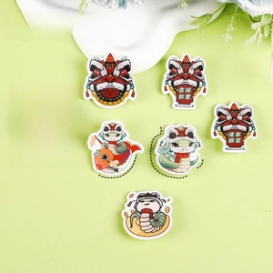 Détail de 7 broches en acrylique style cyber avec motifs de serpents et dragons mignons