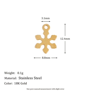 18K gold-plated stainless steel snowflake pendant with detailed size measurements