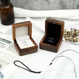 Boîtes à bagues rétro en noyer avec doublure blanche et noire pour bijoux de mariage