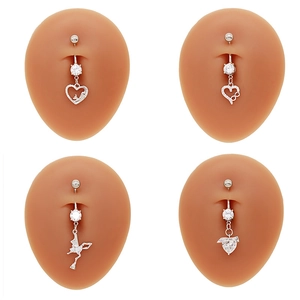 Ensemble de quatre piercings de nombril en acier inoxydable et cristaux sur modèles