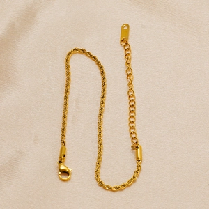 Bracelet de cheville en acier inoxydable torsadé doré avec fermoir mousqueton réglable