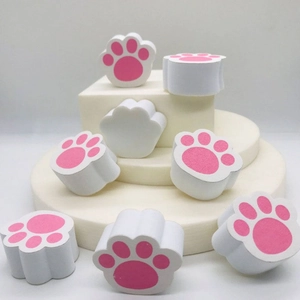 Cat paw shaped cleaning sponges for bathroom mirrors and glass, 8 piece white and pink set