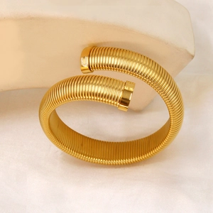 Elegant gold-plated Tubogas spring cross bracelet in a minimalist striped wrap design