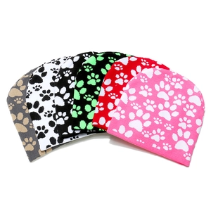 Gorros de punto de invierno con lindos patrones de huellas de perro en seis colores variados